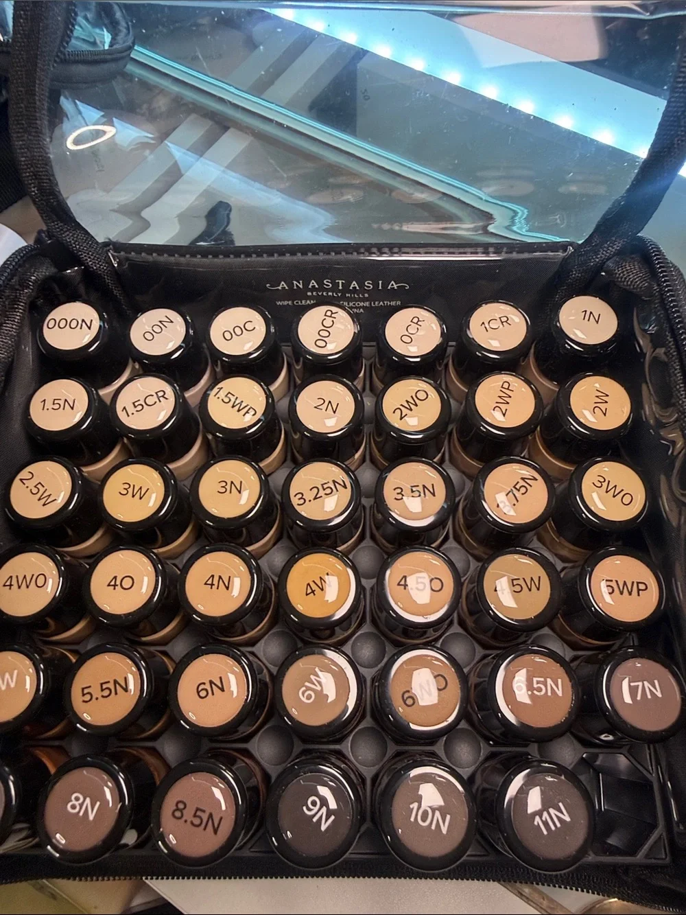 Anastasia Beverly Hills Foundation Set – 41 shades with black travel case